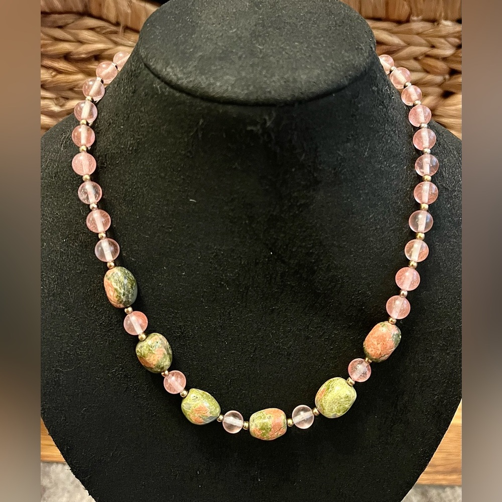 Vintage 70s UV Reactive Graduated Unakite Cherry Quartz Necklace 18”